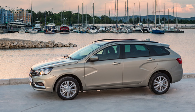 LADA с выгодой 10%: LADA Vesta SW (универсал) от 589 410 рублей!*